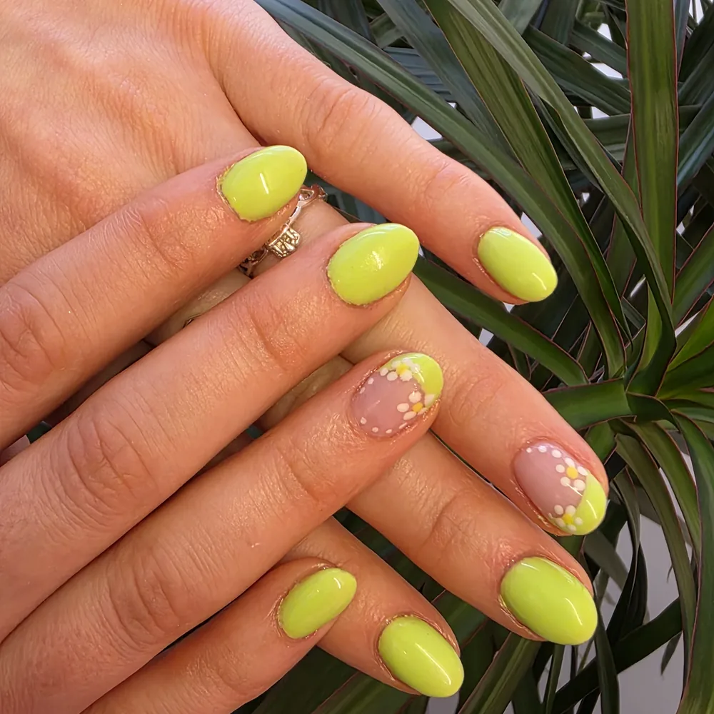 Gel and BIAB nail design by Déise Beauty
