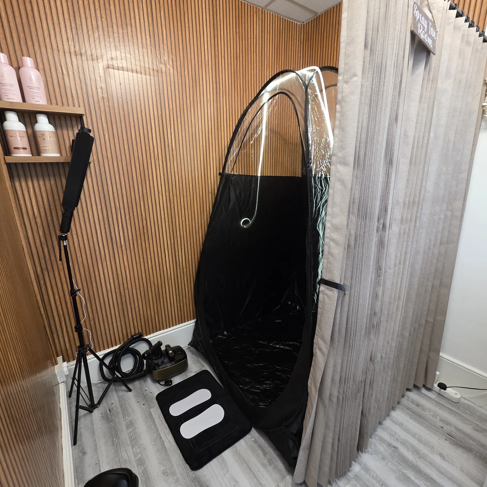 The spray tan room and booth